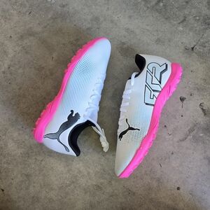 PUMA Men Future 7 Play TT Cleats Soccer Pink Futsal Run Shoes GYM Spike 10772601